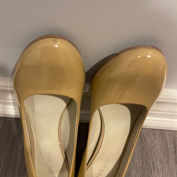 Nine West size 7  3.5” heels - Picture 4 of 6